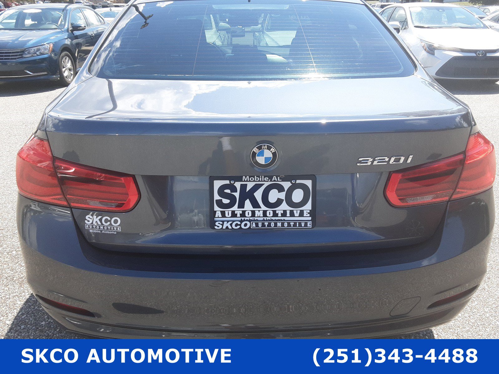 Used 2018 BMW 320i Sedan RWD image 4