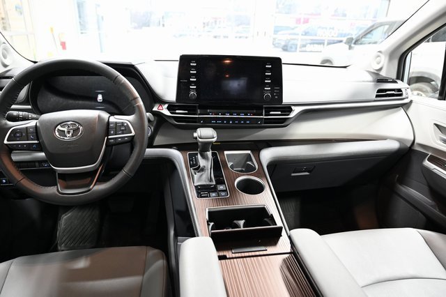 Used 2023 Toyota Sienna XLE w/ XLE Plus Package image 14