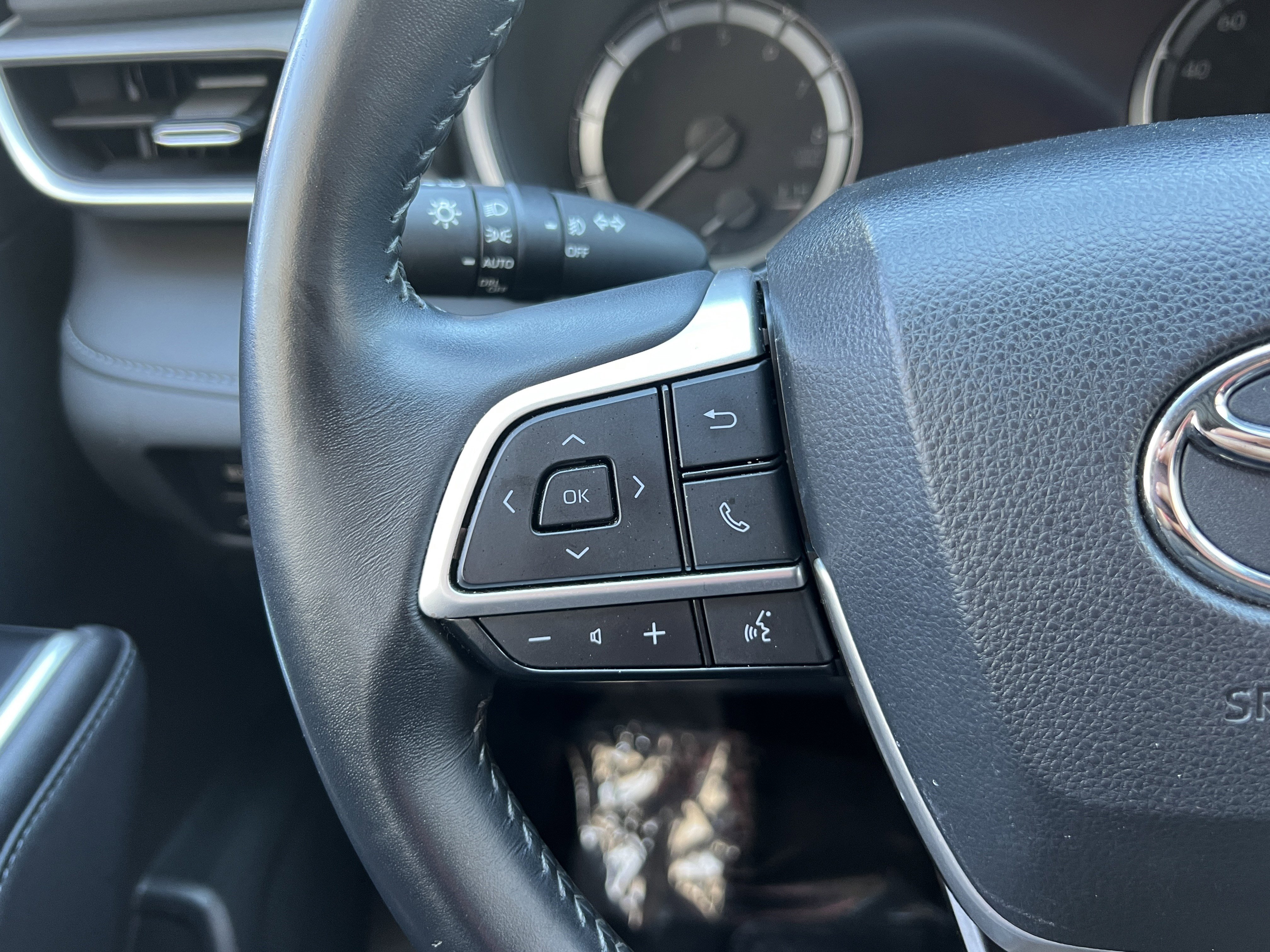 Used 2024 Toyota Highlander XLE image 32