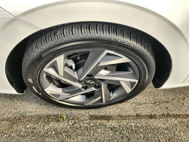Used 2025 Hyundai Elantra SEL image 10