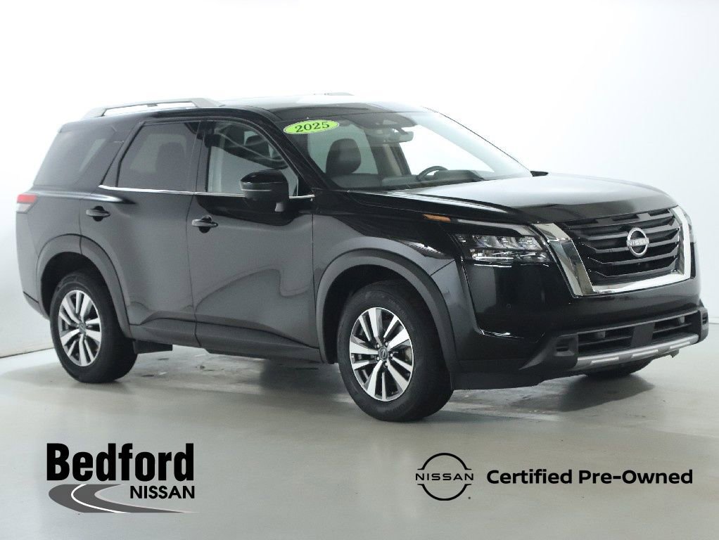 Certified 2025 Nissan Pathfinder SL image 1