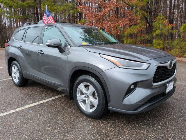 Used 2021 Toyota Highlander LE image 2