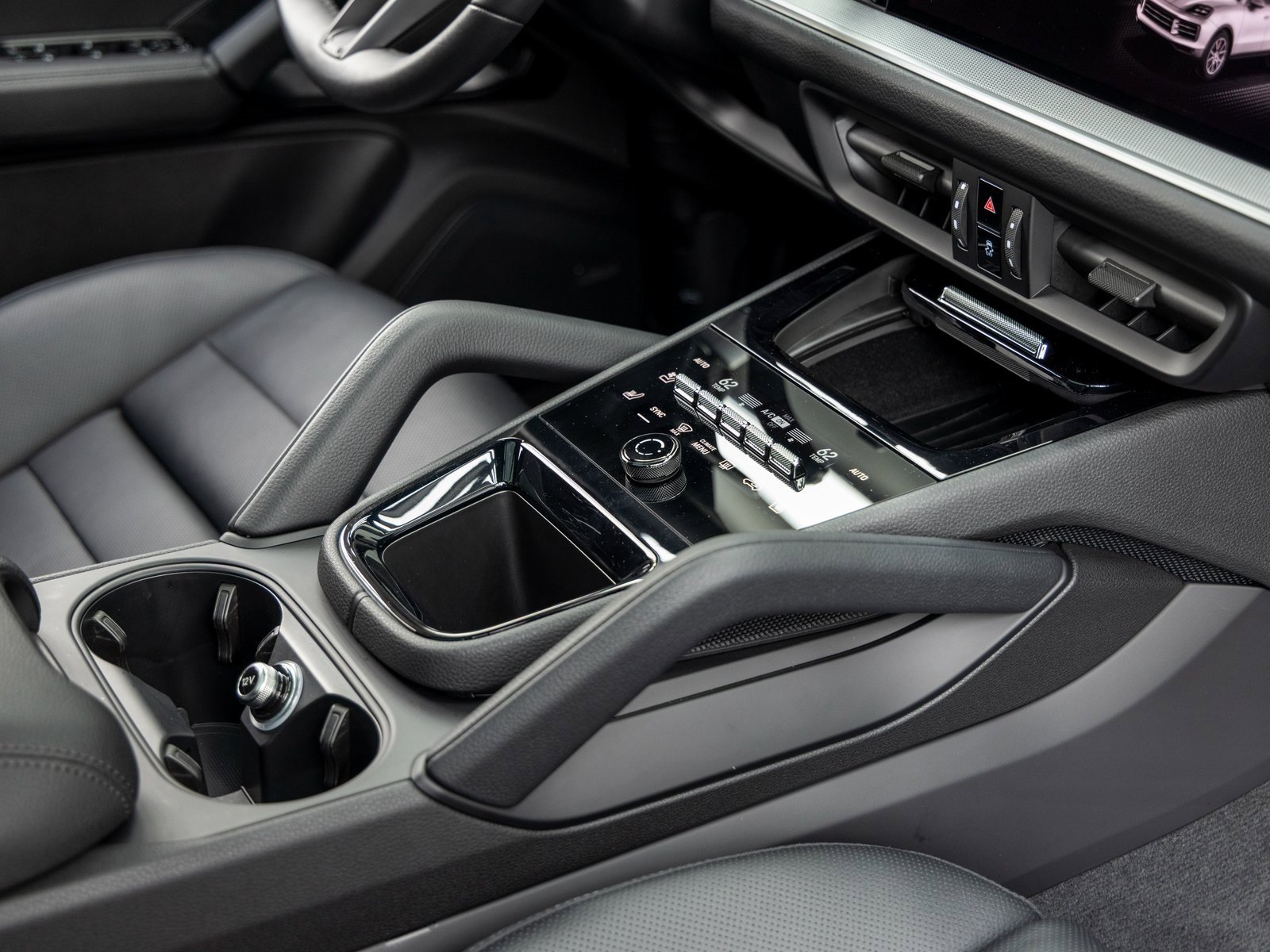 Certified 2025 Porsche Cayenne image 54