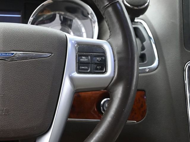 Used 2014 Chrysler Town & Country Touring-L w/ Driver Convenience Group image 29