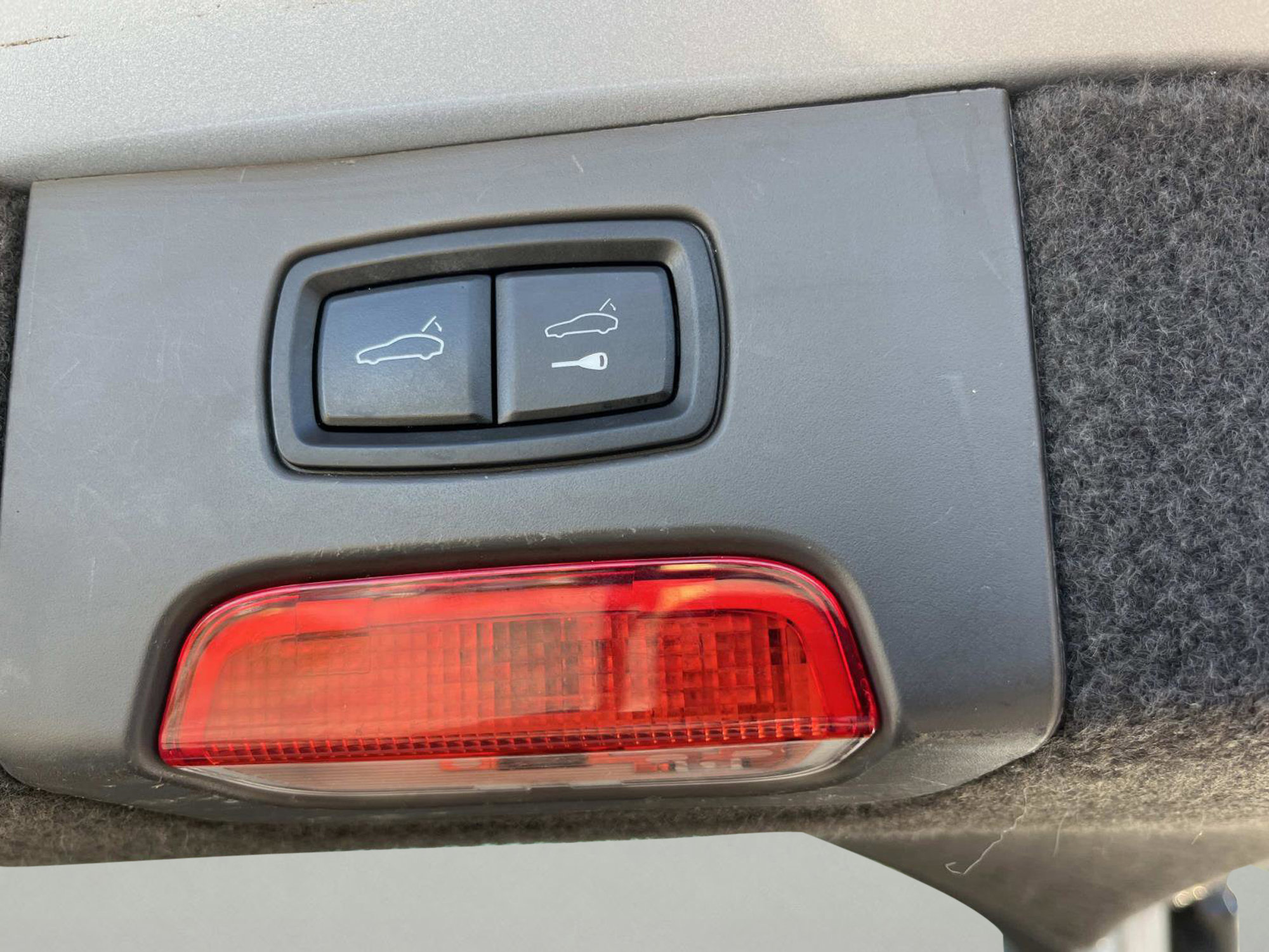 Used 2017 Porsche Cayenne Platinum Edition image 39