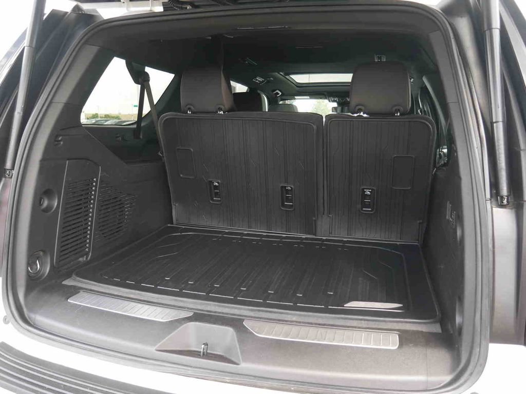 Used 2024 GMC Yukon XL Denali AWD/4WD image 9