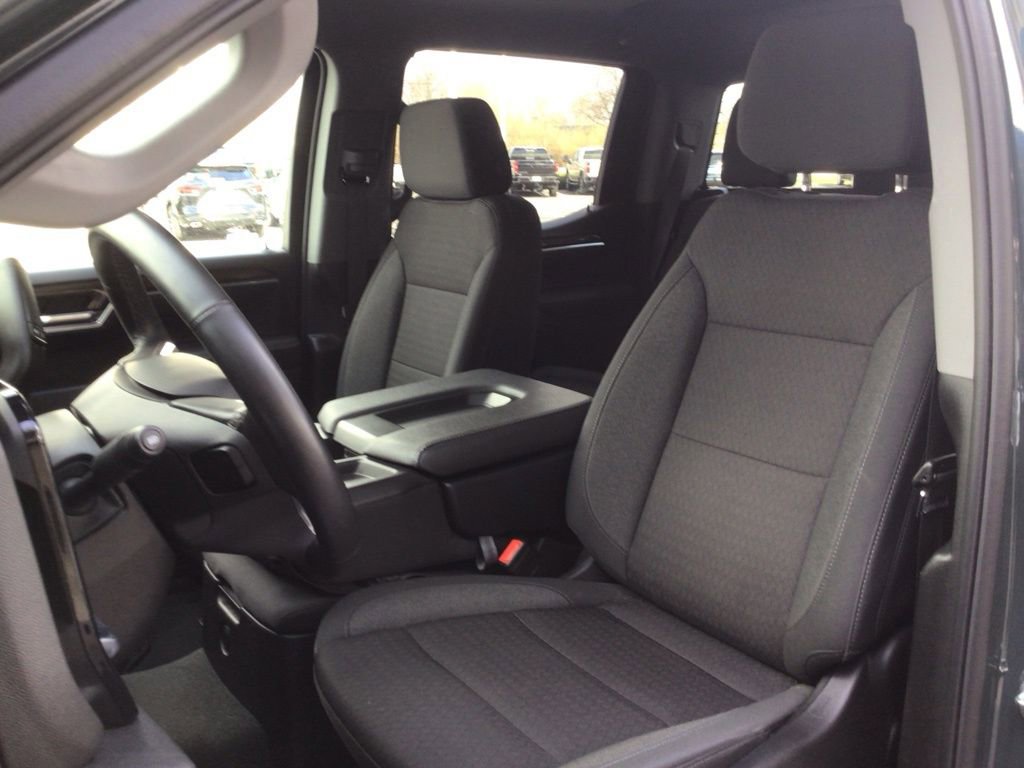 Used 2025 Chevrolet Silverado 1500 LT image 9