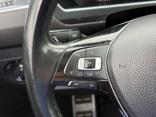 Used 2018 Volkswagen Tiguan SEL Premium w/ 3rd Row Seat Package image 31