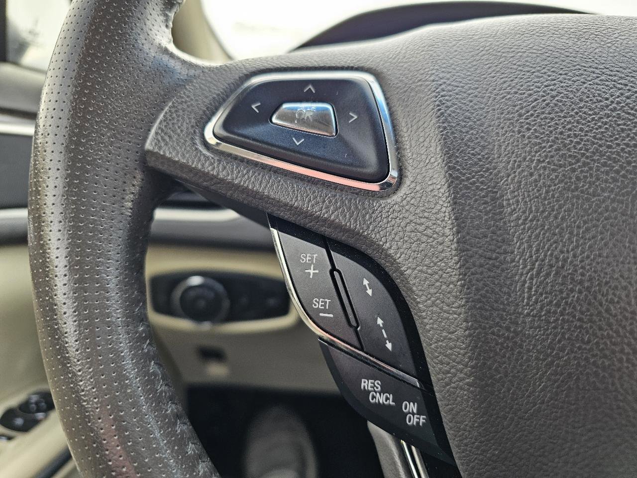 Used 2014 Lincoln MKZ image 11