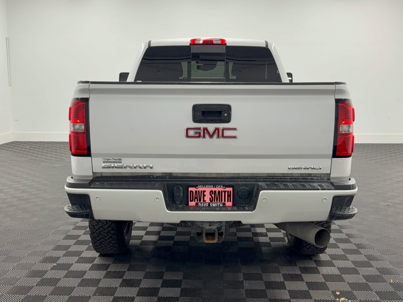 Used 2019 GMC Sierra 2500 Denali w/ Suspension Package, Off-Road AWD/4WD image 11
