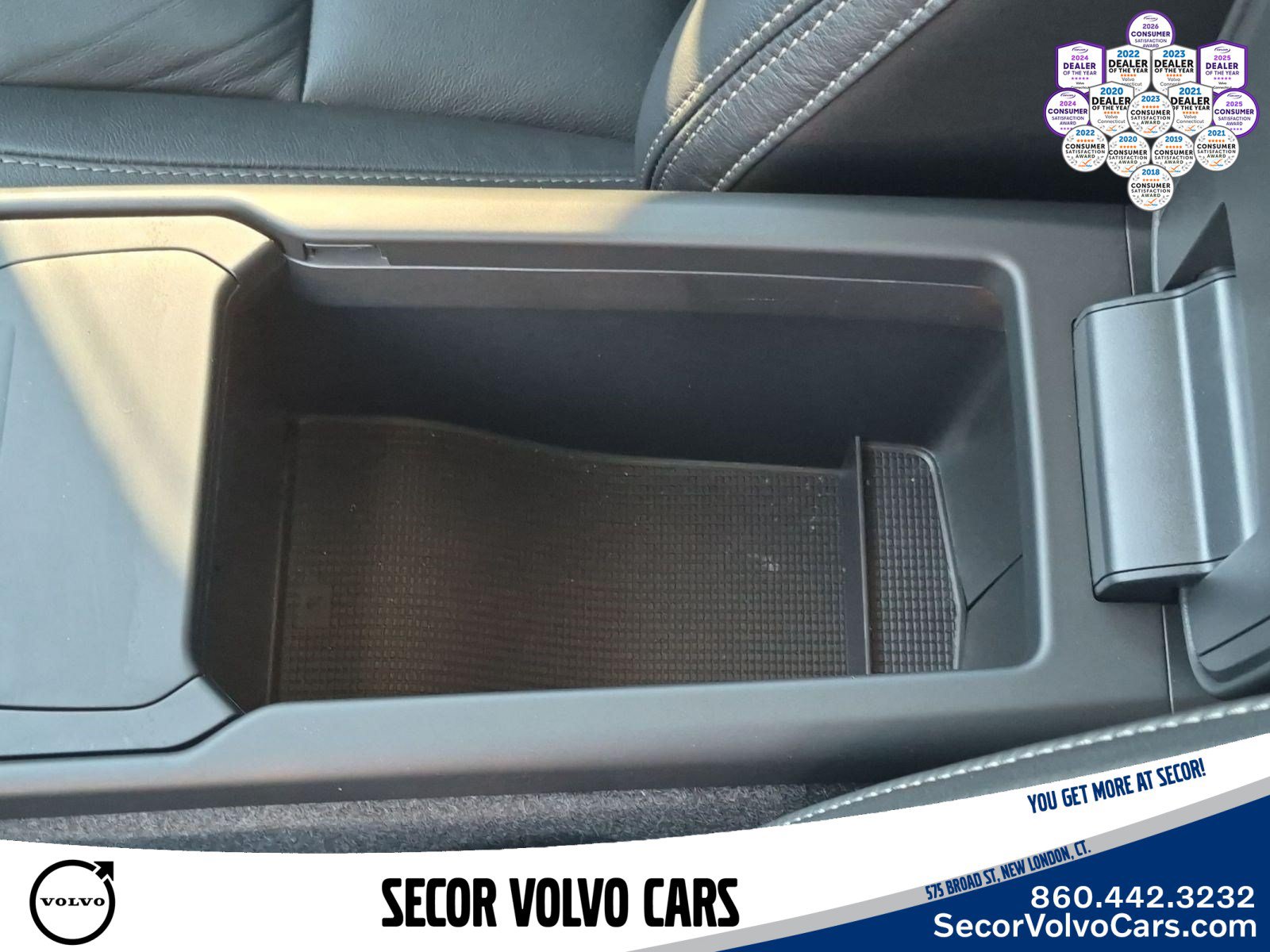 Certified 2023 Volvo XC40 B5 Plus w/ Protection Package Premier AWD/4WD image 16
