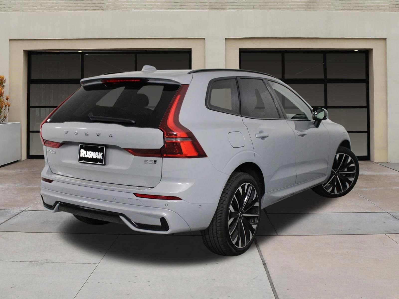 Certified 2026 Volvo XC60 B5 Ultra w/ Protection Package Premier AWD/4WD image 4