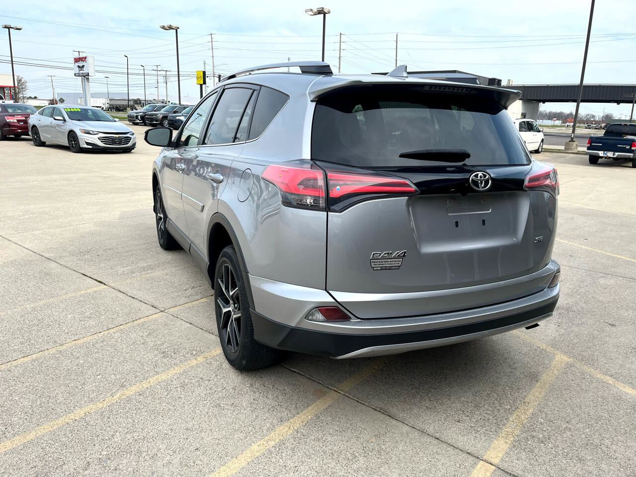 Used 2018 Toyota RAV4 SE w/ Power Extra Value Package image 5