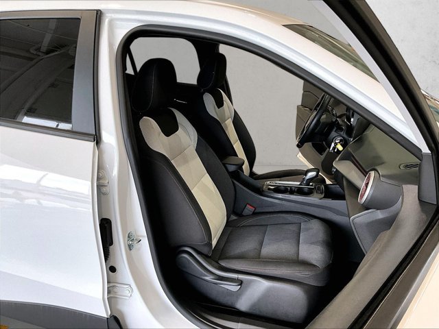 Used 2024 Chevrolet Trax RS FWD image 9