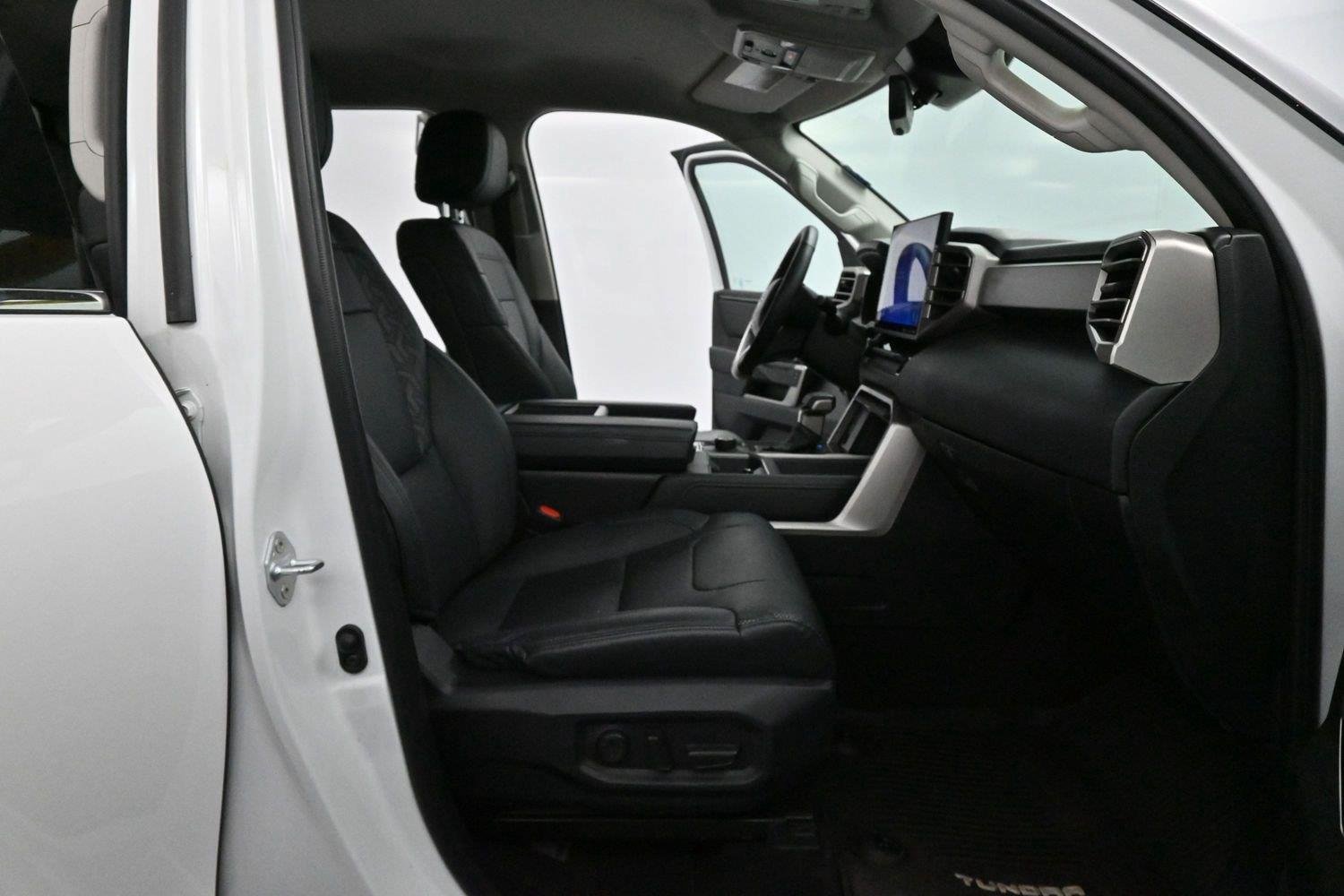 Used 2023 Toyota Tundra Limited AWD/4WD image 32