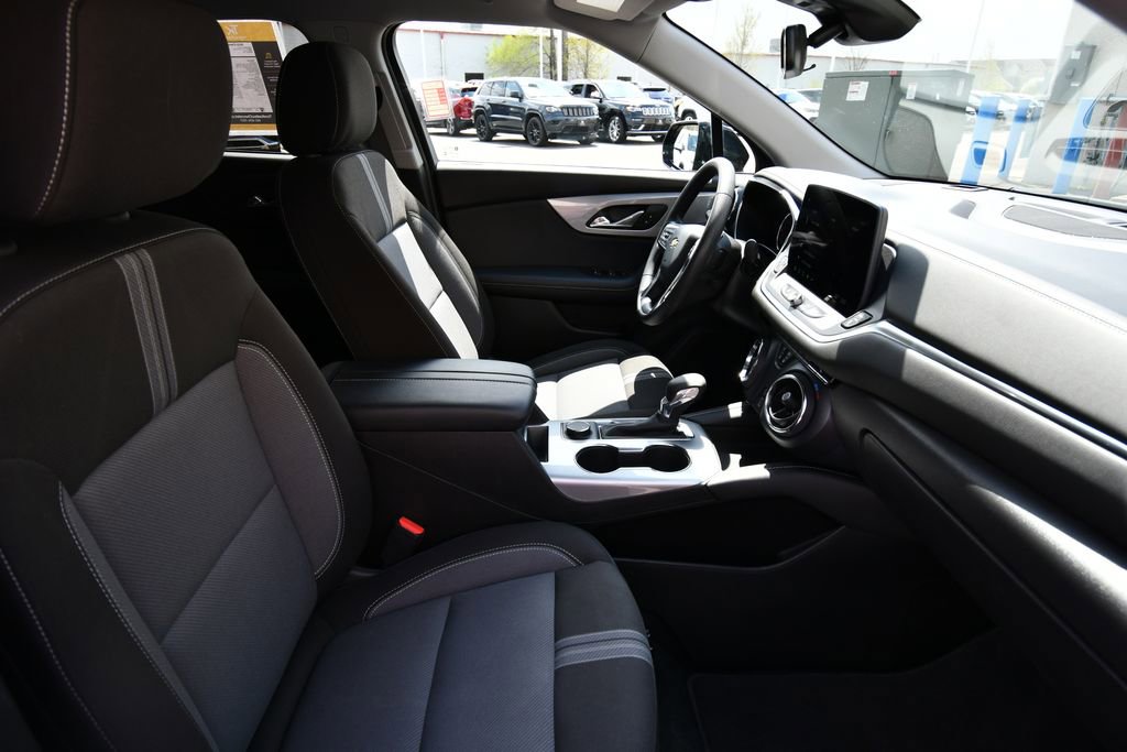 Used 2025 Chevrolet Blazer LT AWD/4WD image 20