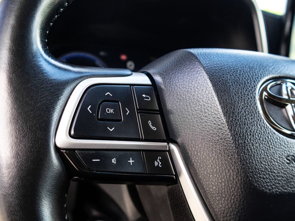 Used 2023 Toyota Highlander Limited AWD/4WD image 42