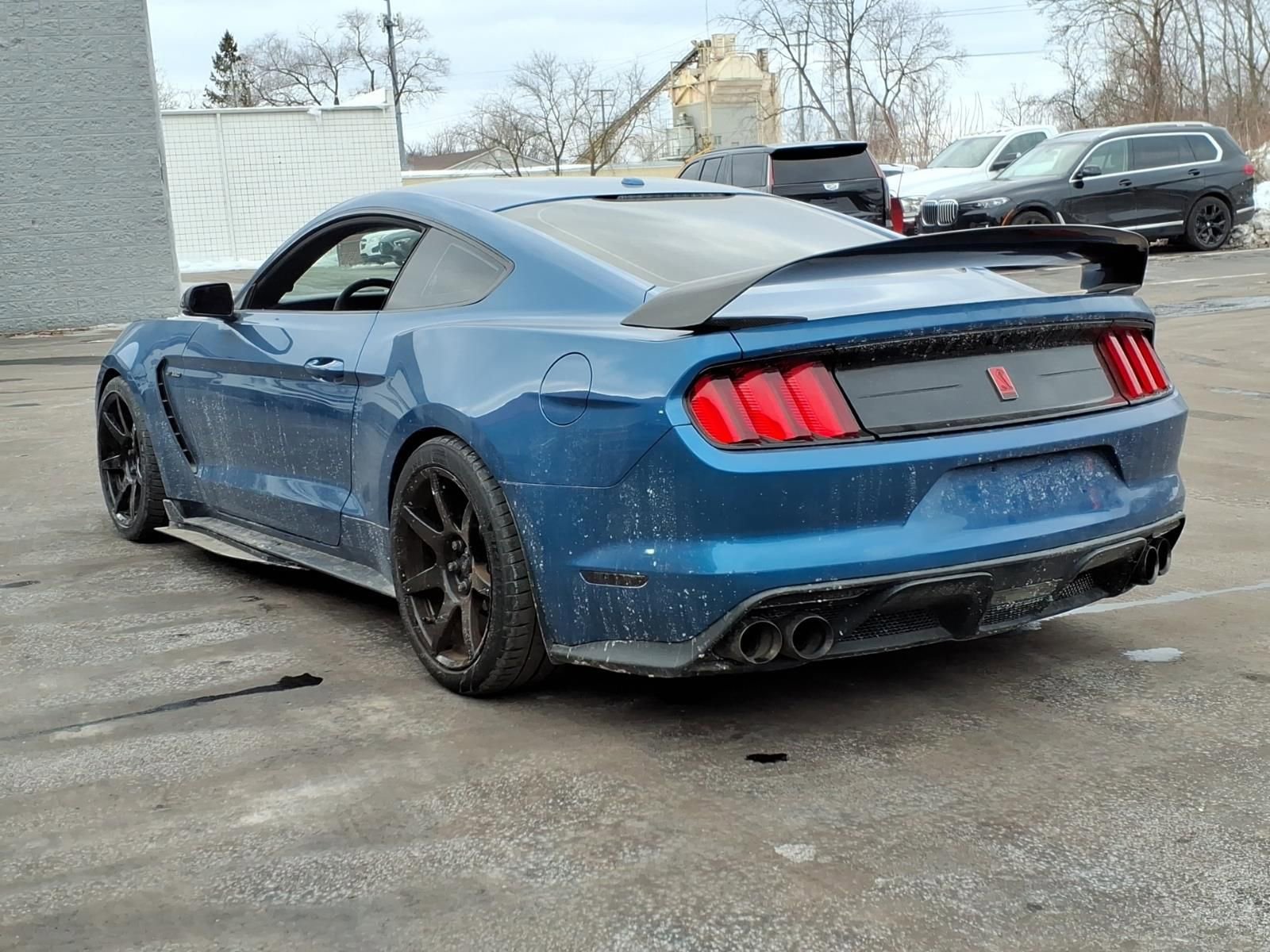 Used 2020 Ford Mustang Shelby GT350R w/ GT350R Equipment Group 920A RWD image 3