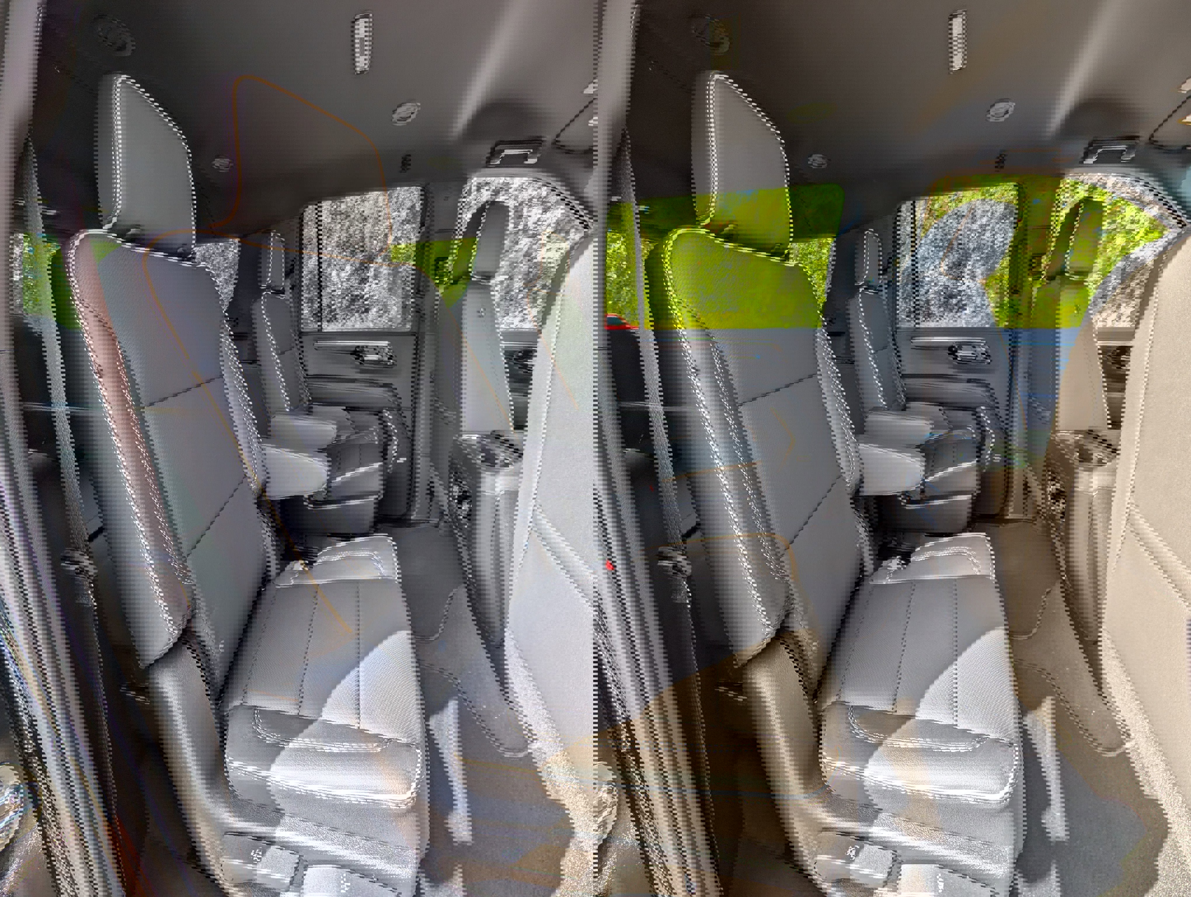 New 2025 Chevrolet Suburban Premier image 32