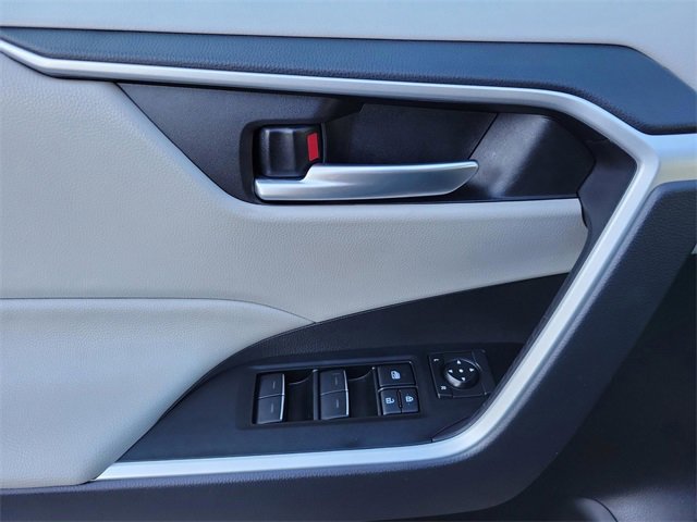 Used 2025 Toyota RAV4 XLE image 12