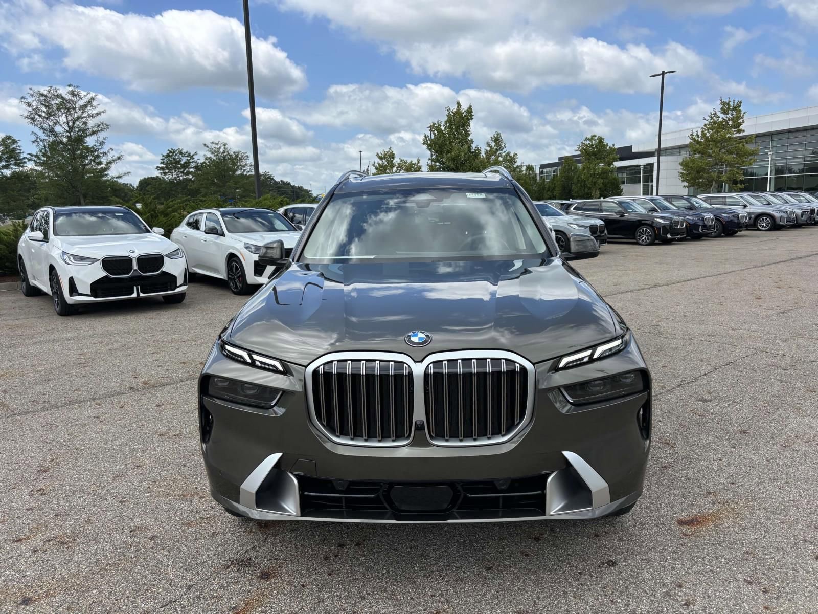 New 2026 BMW X7 xDrive40i w/ Premium Package image 2