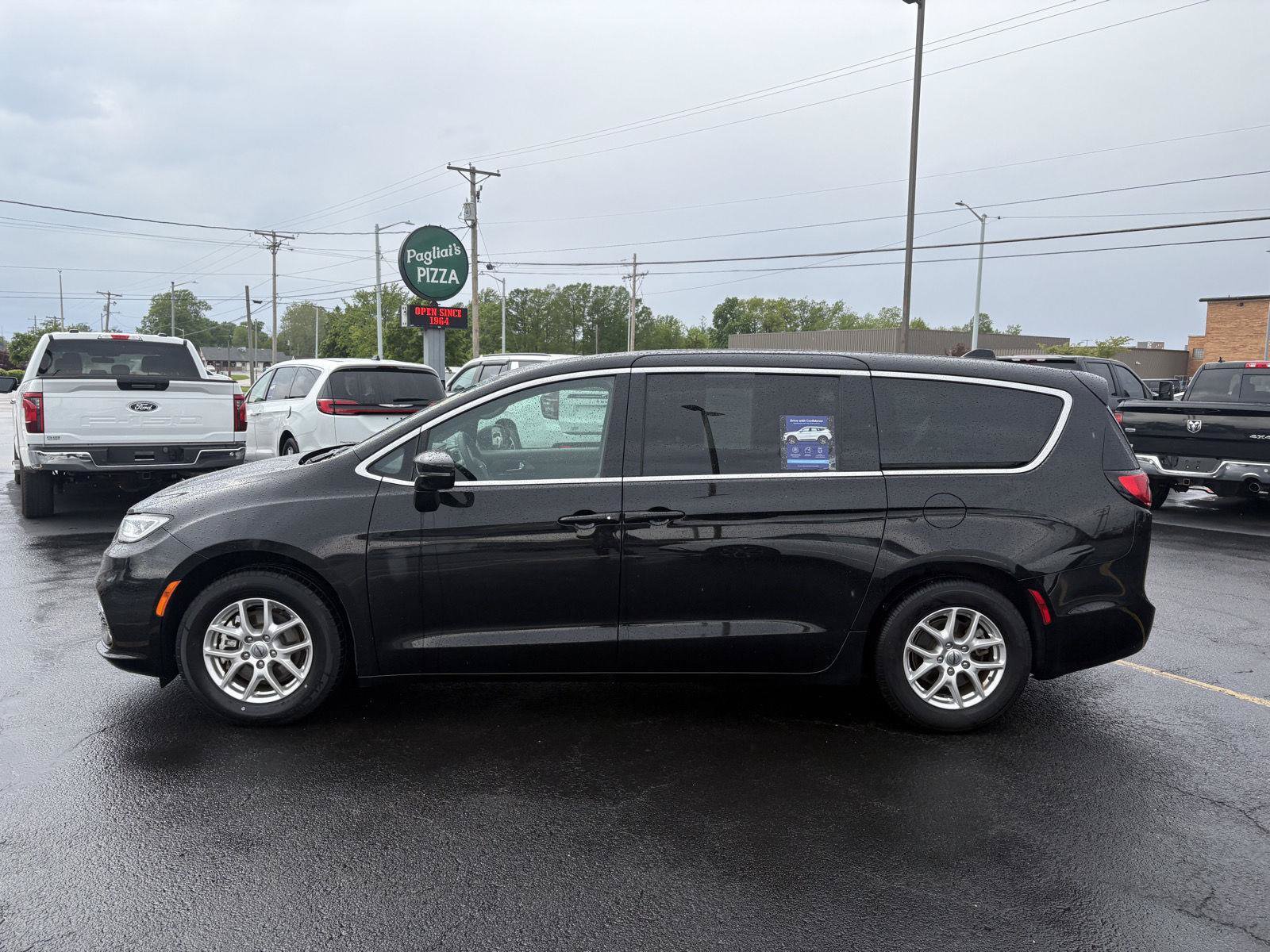 Used 2025 Chrysler Pacifica Select FWD image 22
