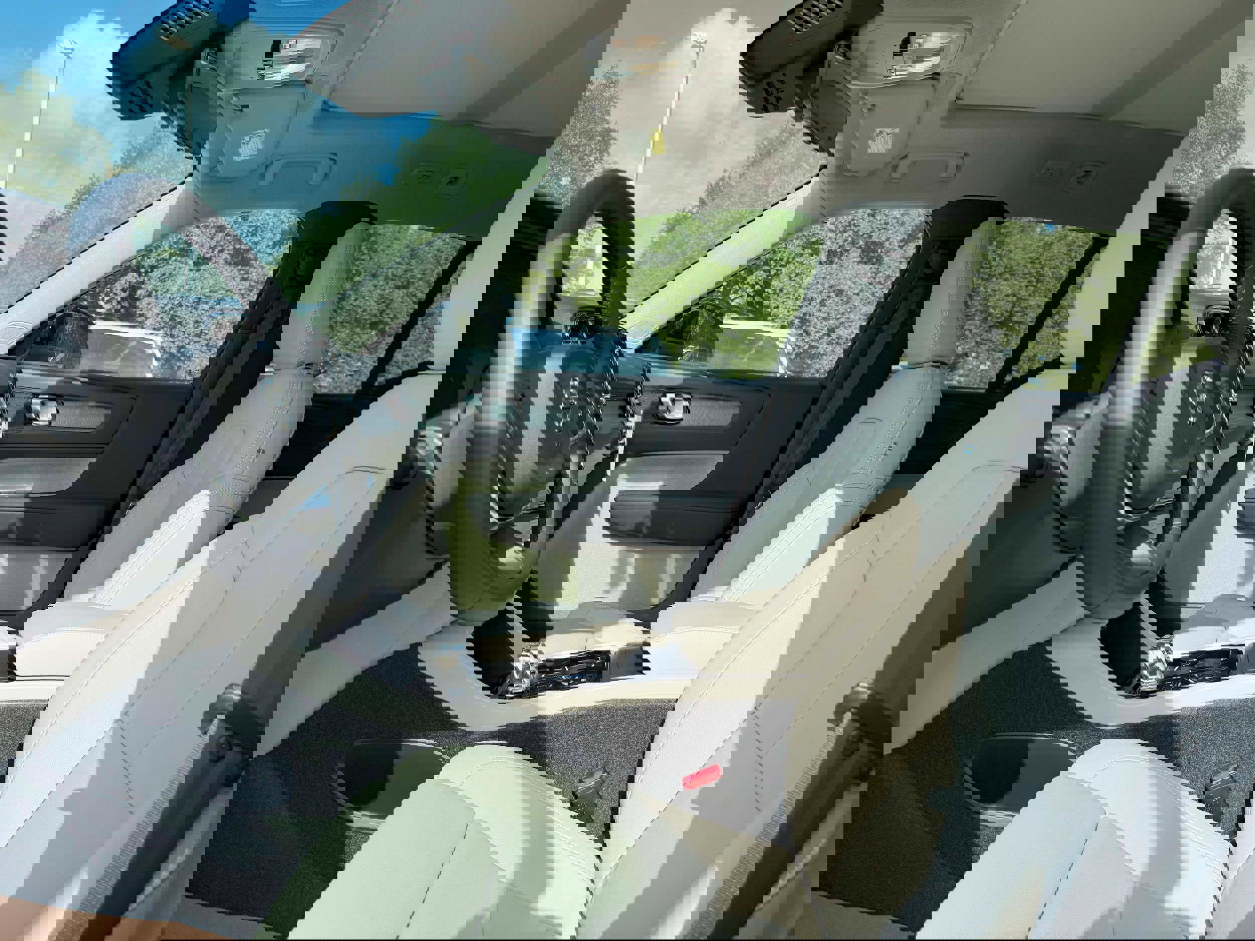 New 2026 Volvo XC40 B5 Plus w/ Protection Package Premier image 13