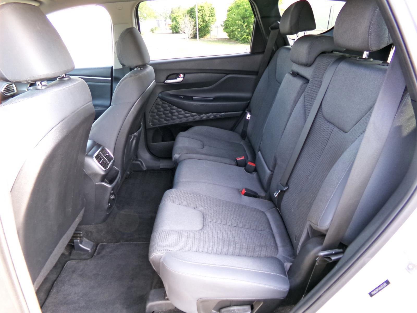 Used 2020 Hyundai Santa Fe SE FWD image 13