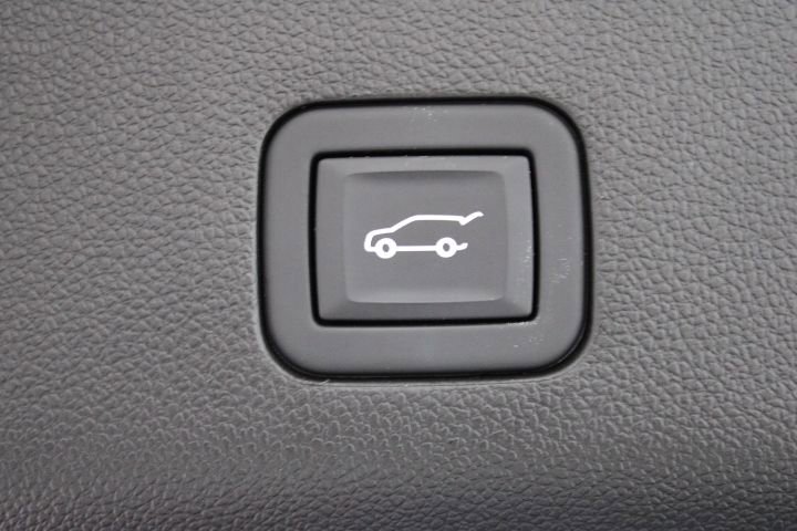 Used 2024 Chevrolet Tahoe Z71 w/ Z71 Off-Road Package AWD/4WD image 16