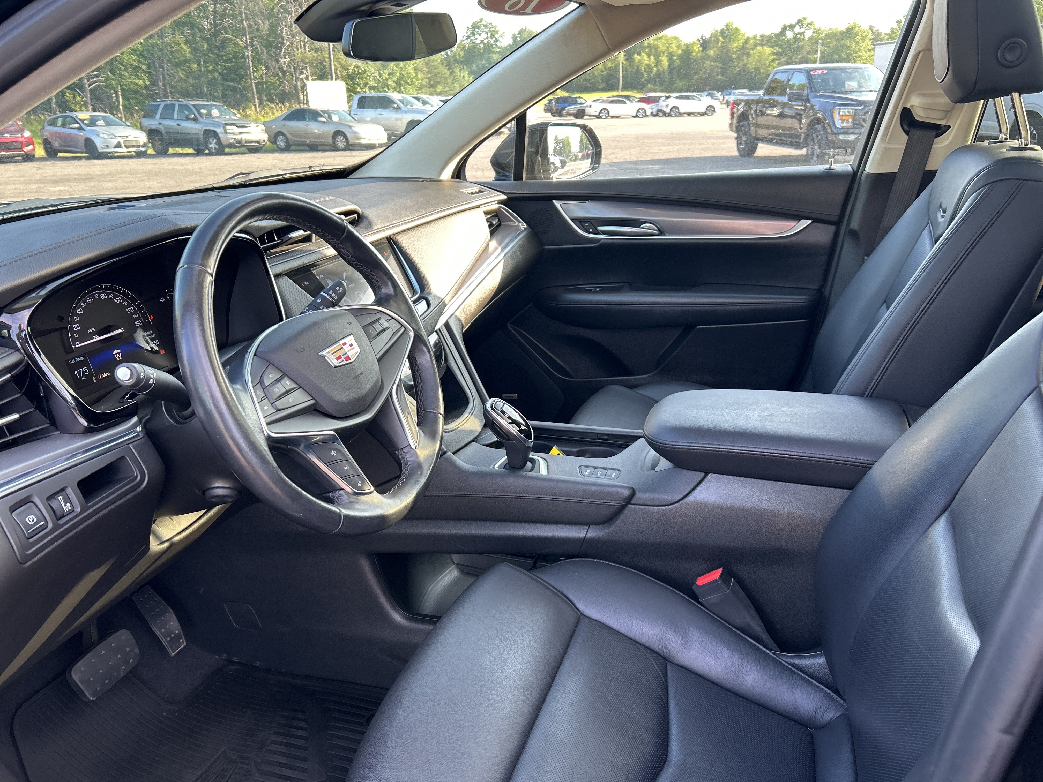 Used 2018 Cadillac XT5 Luxury w/ Driver Awareness Package AWD/4WD image 12