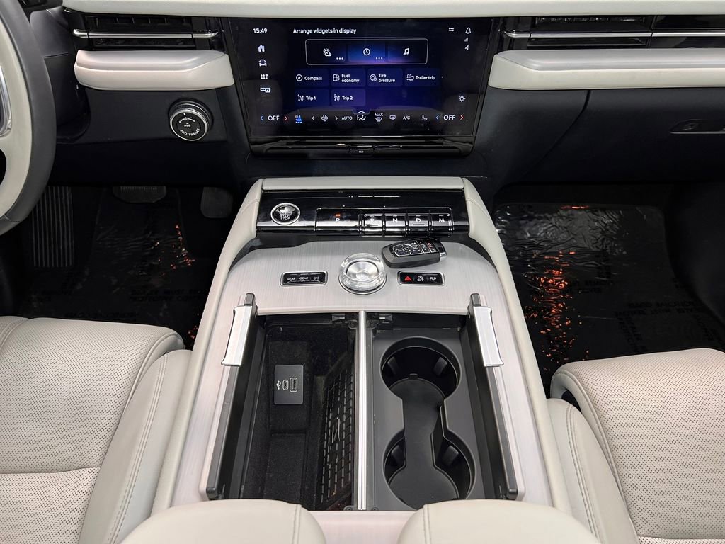 Used 2025 Lincoln Navigator L Reserve image 14