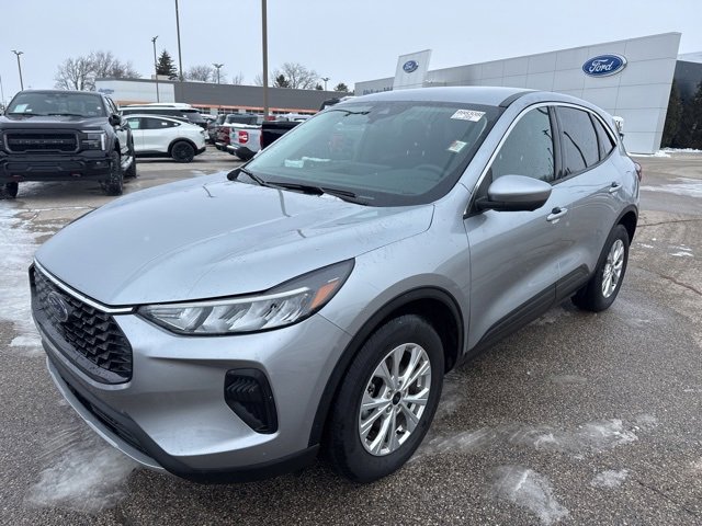 Used 2023 Ford Escape Active w/ Tech Pack #2 image 2