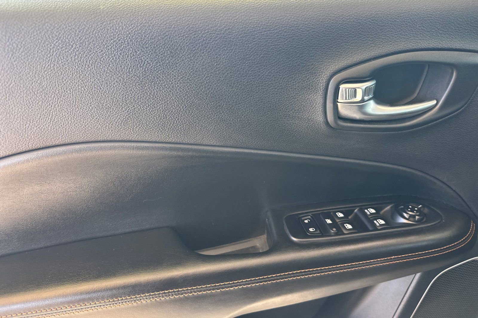 Used 2019 Jeep Compass Limited w/ Advanced Safety Group AWD/4WD image 11