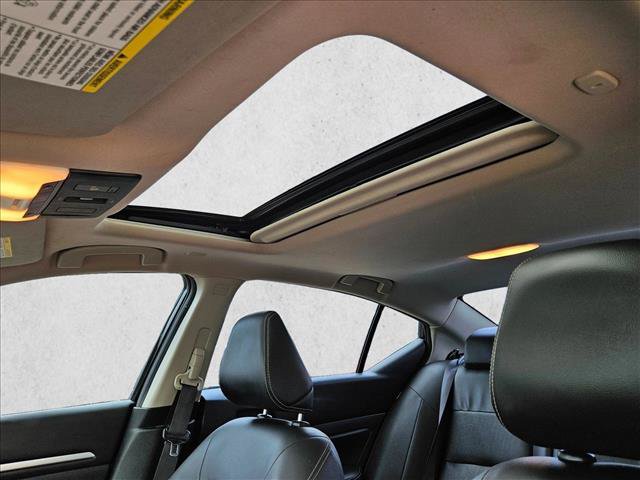 Used 2020 Nissan Altima 2.0 Platinum FWD image 16