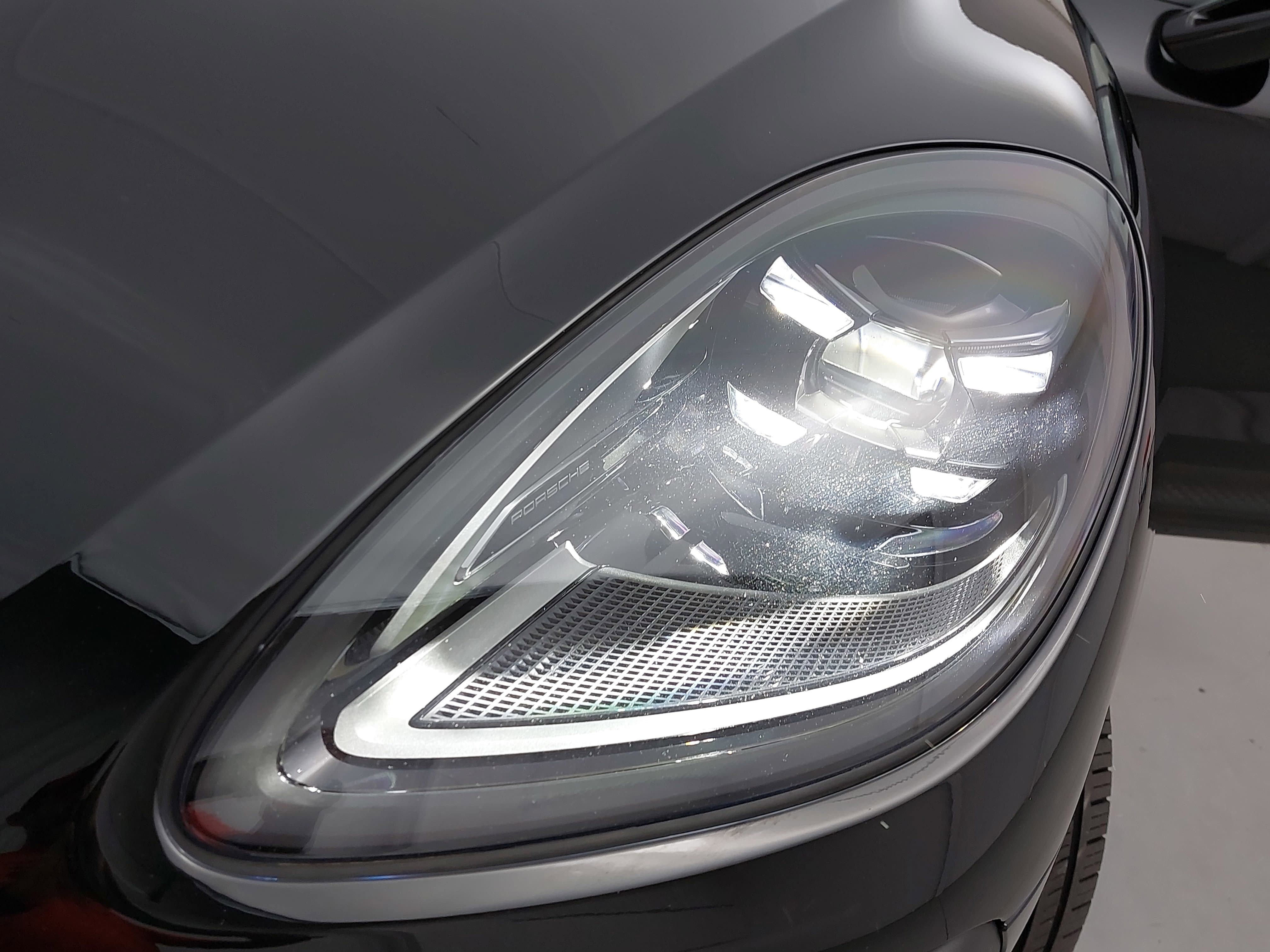 Certified 2023 Porsche Macan AWD/4WD image 34