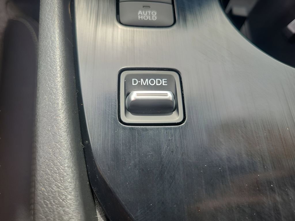 Used 2023 Nissan Rogue SV image 24