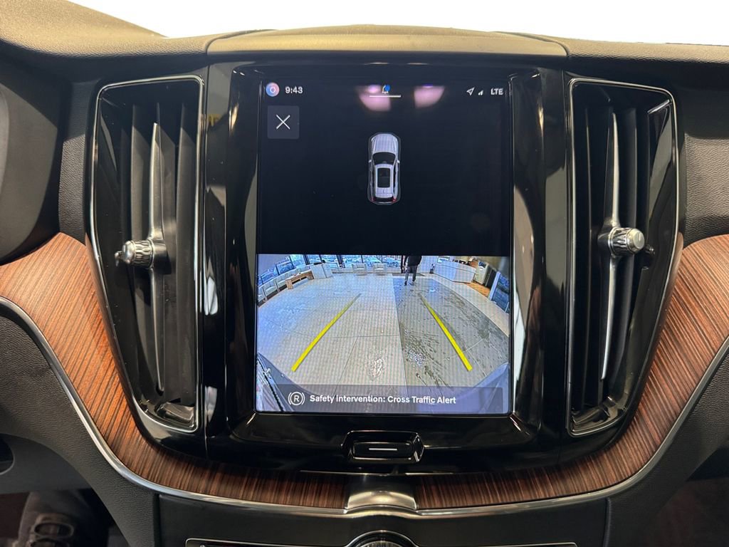 Certified 2023 Volvo XC60 B5 Plus w/ Climate Package image 18