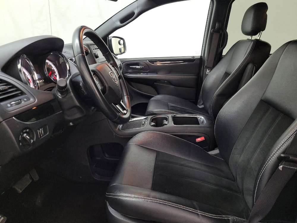 Used 2016 Dodge Grand Caravan SXT FWD image 17