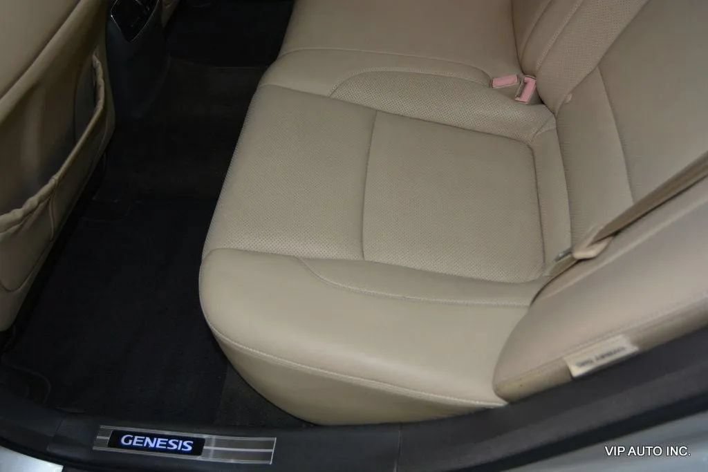 Used 2010 Hyundai Genesis 4.6 RWD image 25