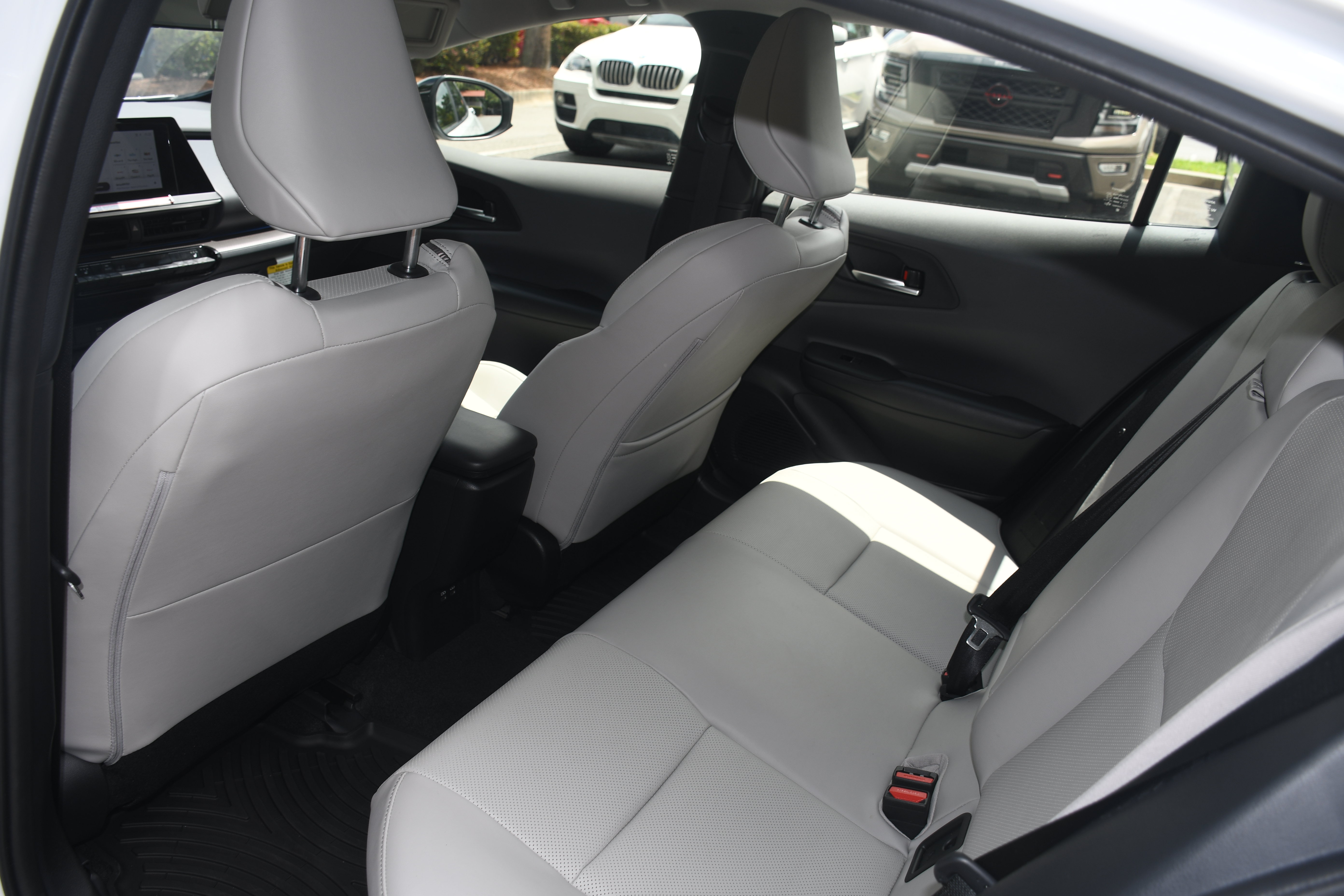 Used 2025 Toyota Prius XLE FWD image 15