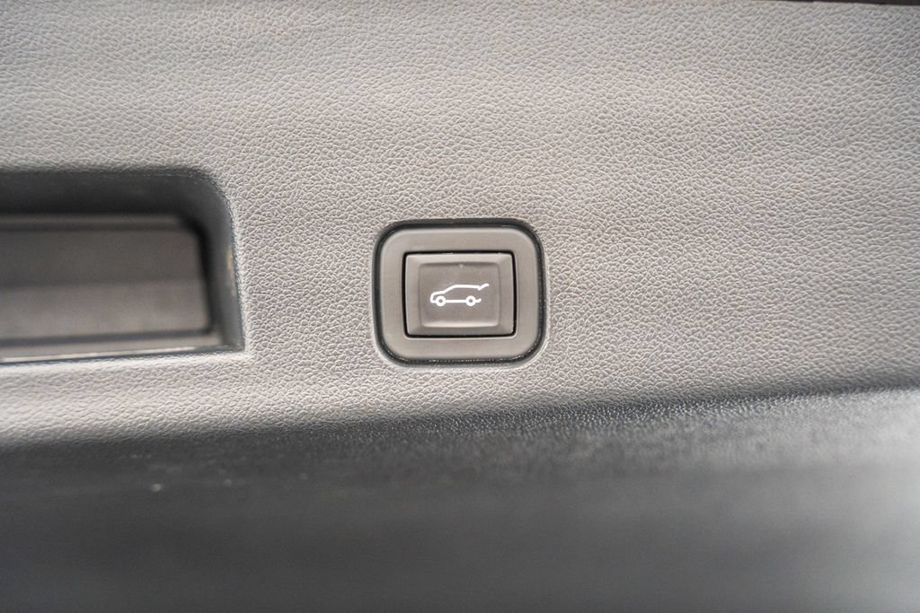 Used 2024 Chevrolet Traverse RS FWD image 13