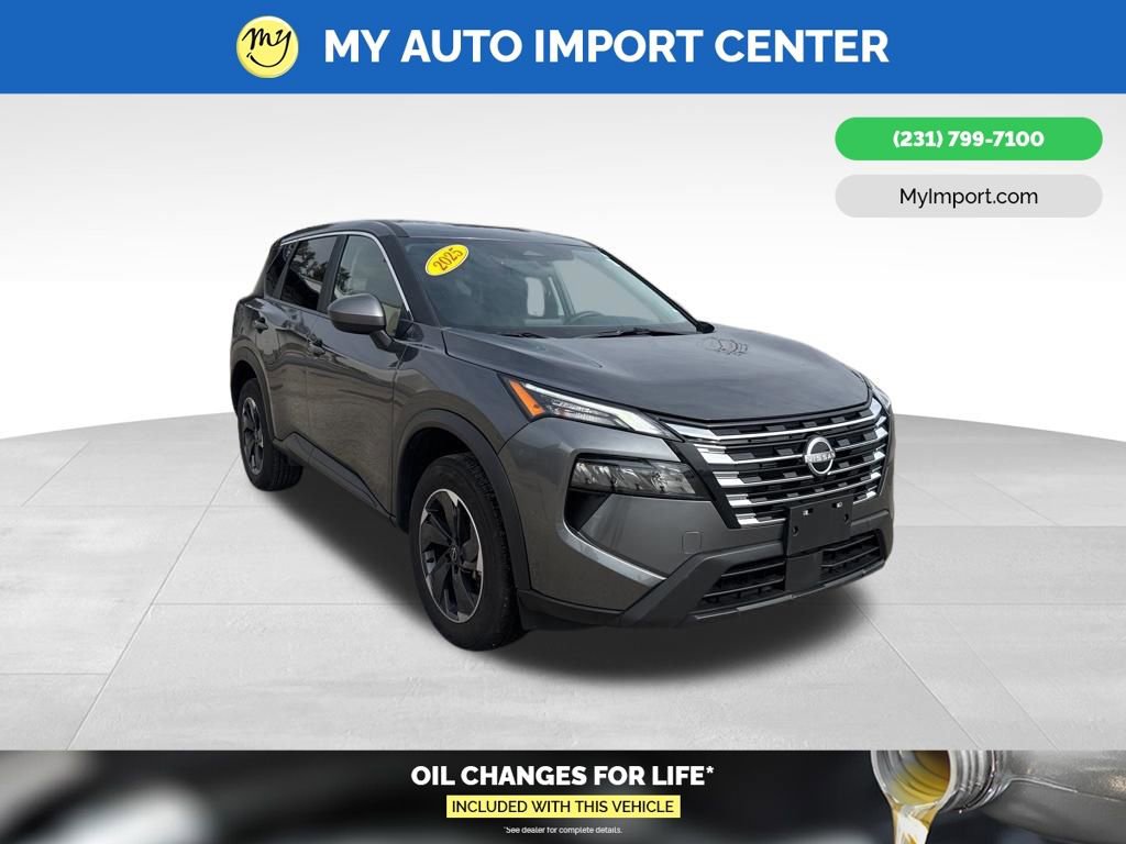 Used 2025 Nissan Rogue SV image 1
