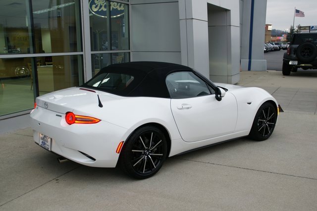 Used 2024 MAZDA MX-5 Miata Grand Touring w/ Weather Package image 3