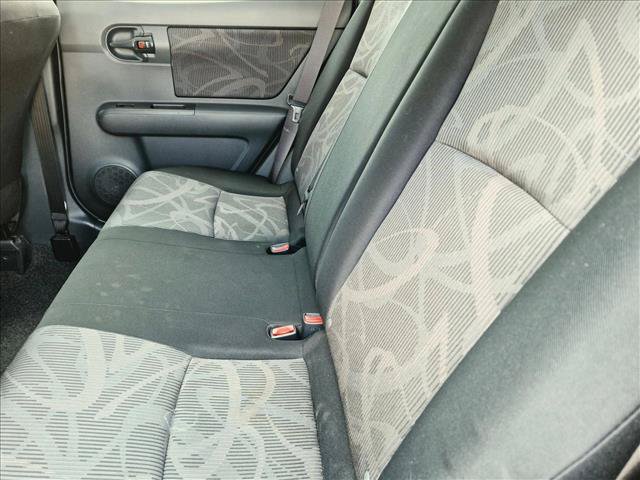 Used 2015 Scion xB FWD image 17