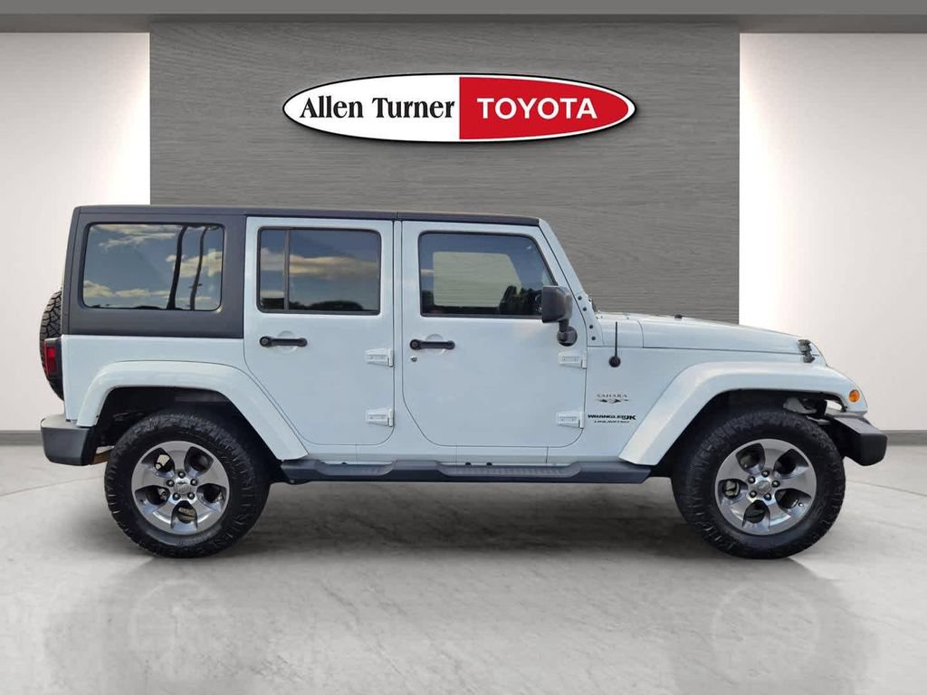 Used 2018 Jeep Wrangler Unlimited Sahara AWD/4WD image 5