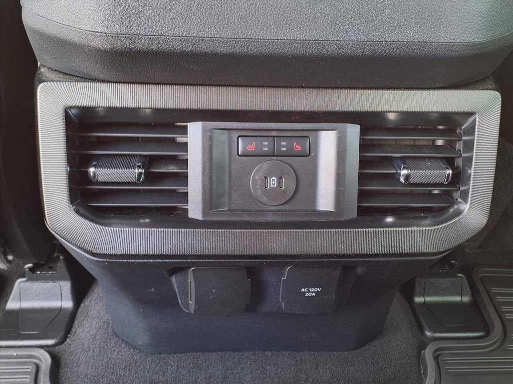 Used 2024 Ford F250 Platinum image 17
