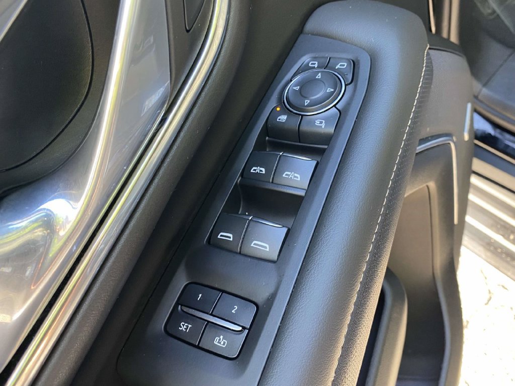 Used 2024 Chevrolet Tahoe Premier AWD/4WD image 17