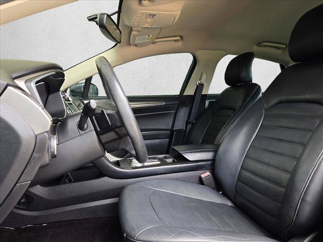 Used 2017 Ford Fusion SE w/ Fusion SE Technology Package FWD image 11