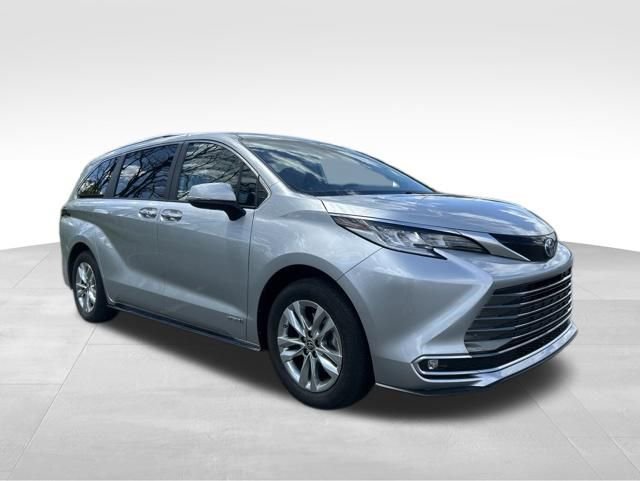 Used 2021 Toyota Sienna Limited AWD/4WD image 7