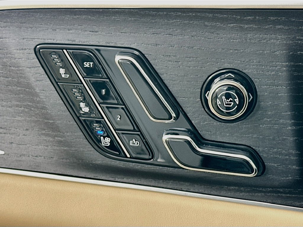New 2026 Cadillac Lyriq Signature Luxury w/ Nappa Leather Package AWD/4WD image 25